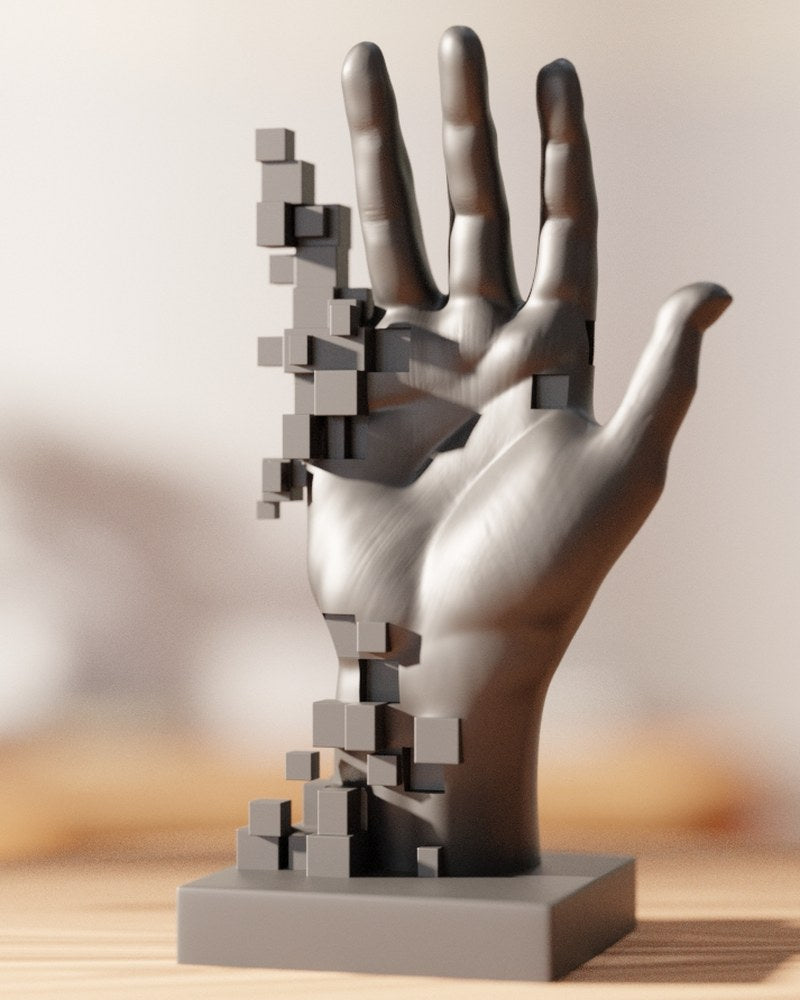 Pixlad handskulptur i matt finish, framifrån mot neutral bakgrund