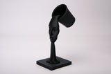 Ethereal Flow – abstrakt surrealistisk skulptur på minimalistisk hylla