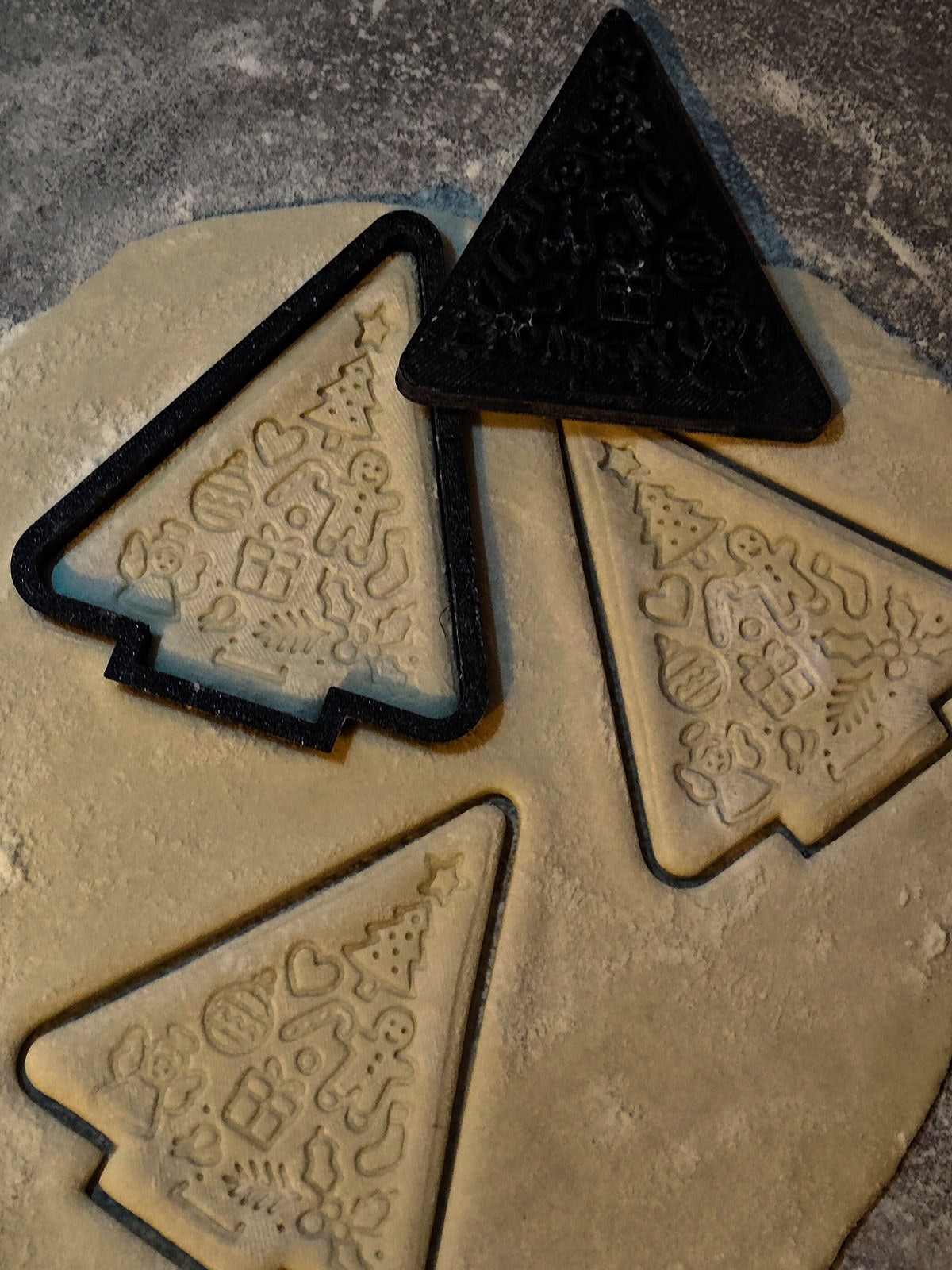 Pepparkaksform formad som en julgran, med stämpel