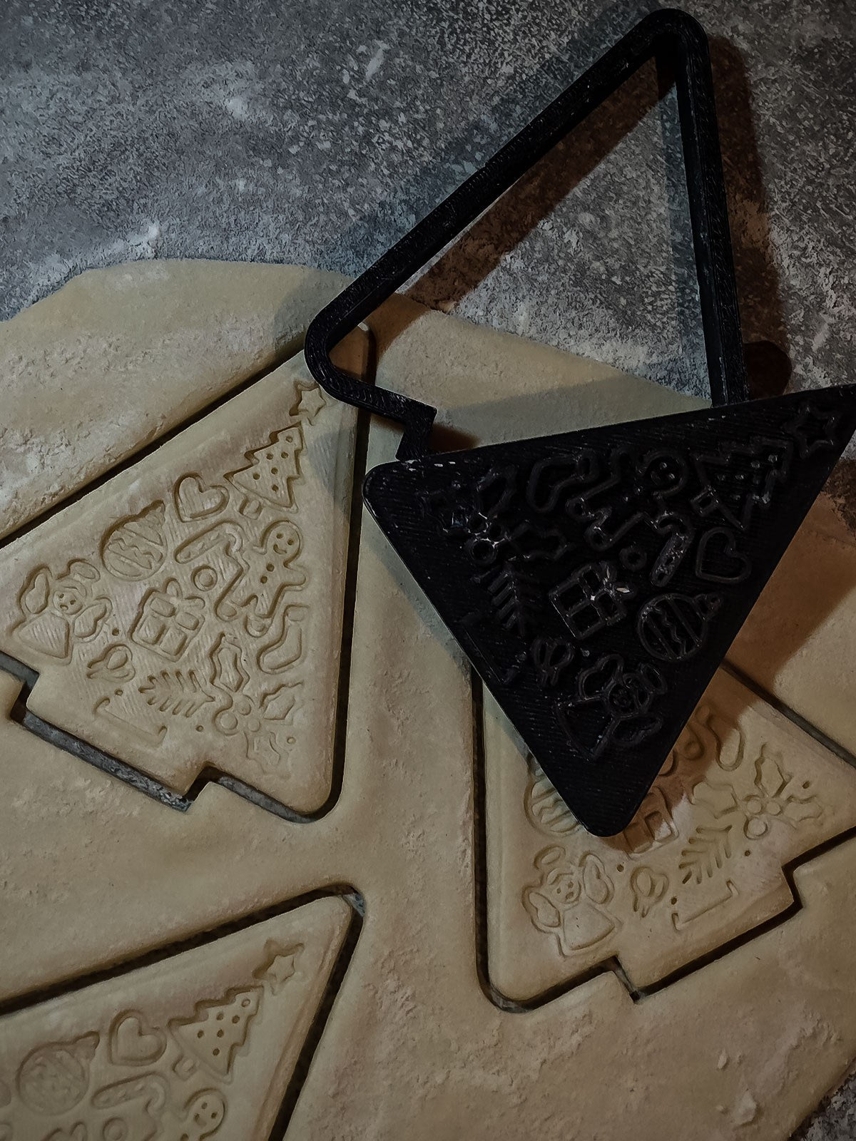 Pepparkaksform formad som en julgran, med stämpel