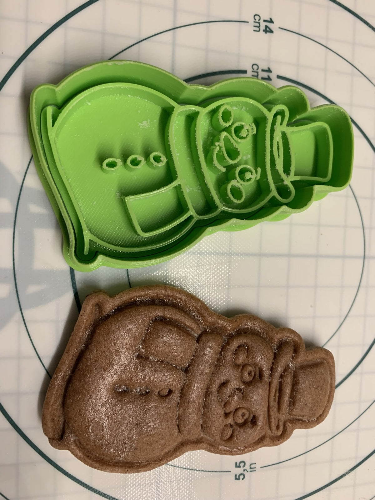 Pepparkaksform formad som en snögubbe