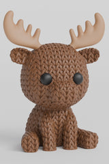 Närbild av en stickad älg med virkad look och detaljerade horn