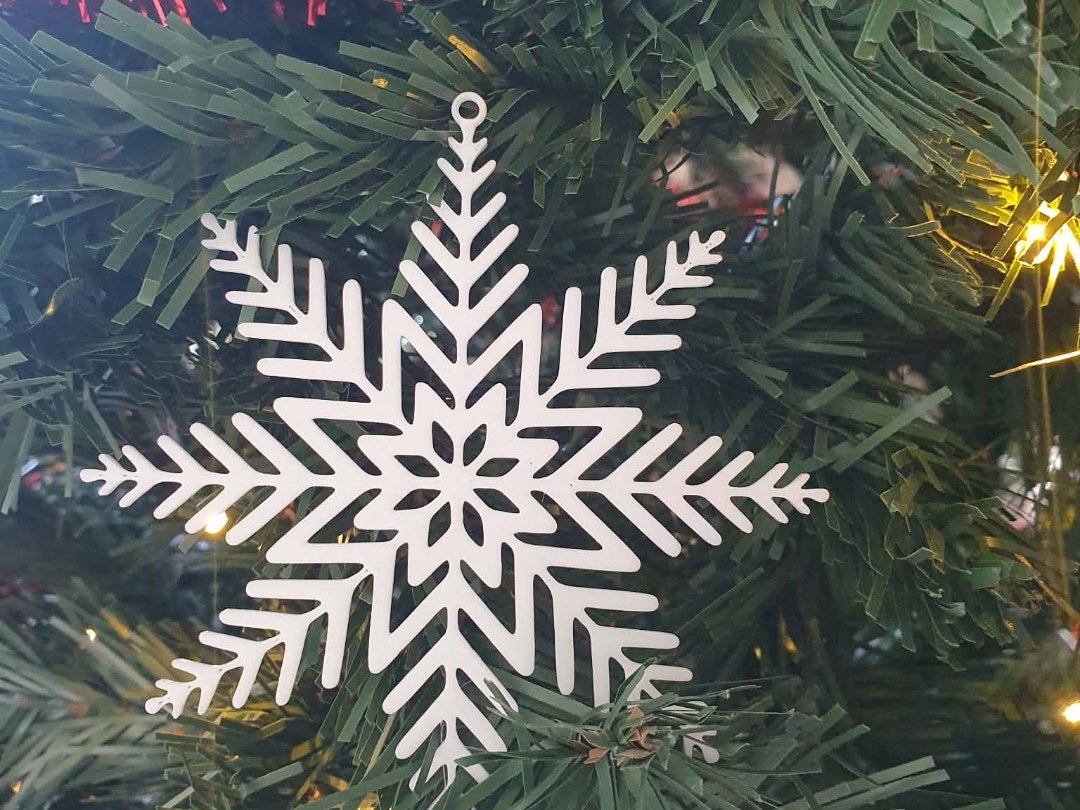 Snöflinga som julgransprydnad