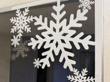 Snöflinga som juldekoration till dörr och fönster