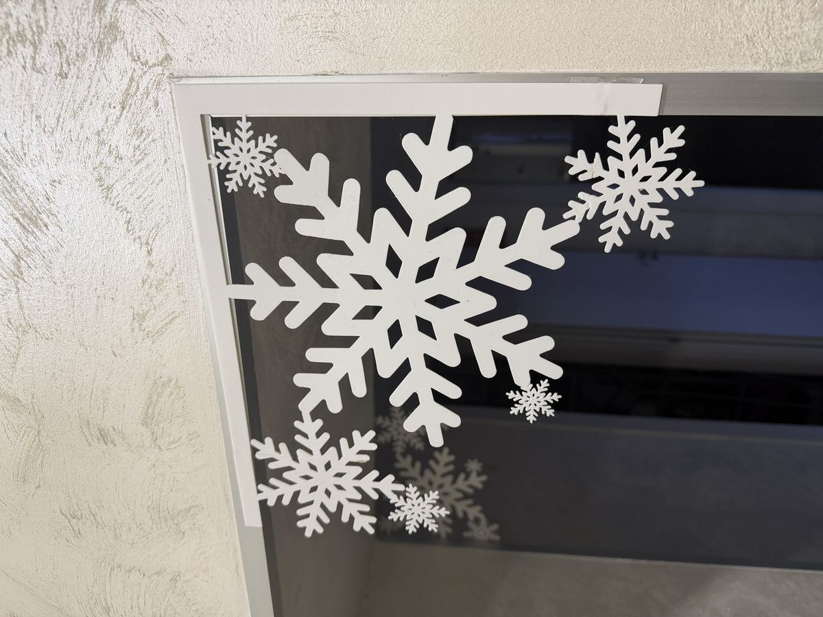 Snöflinga som juldekoration till dörr och fönster
