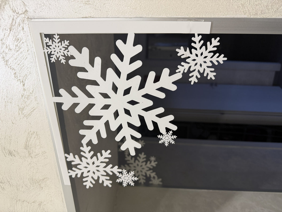 Snöflinga som juldekoration till dörr och fönster