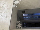 Snöflinga som juldekoration till dörr och fönster