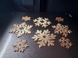 Snöflingor till fönstret och julgranen