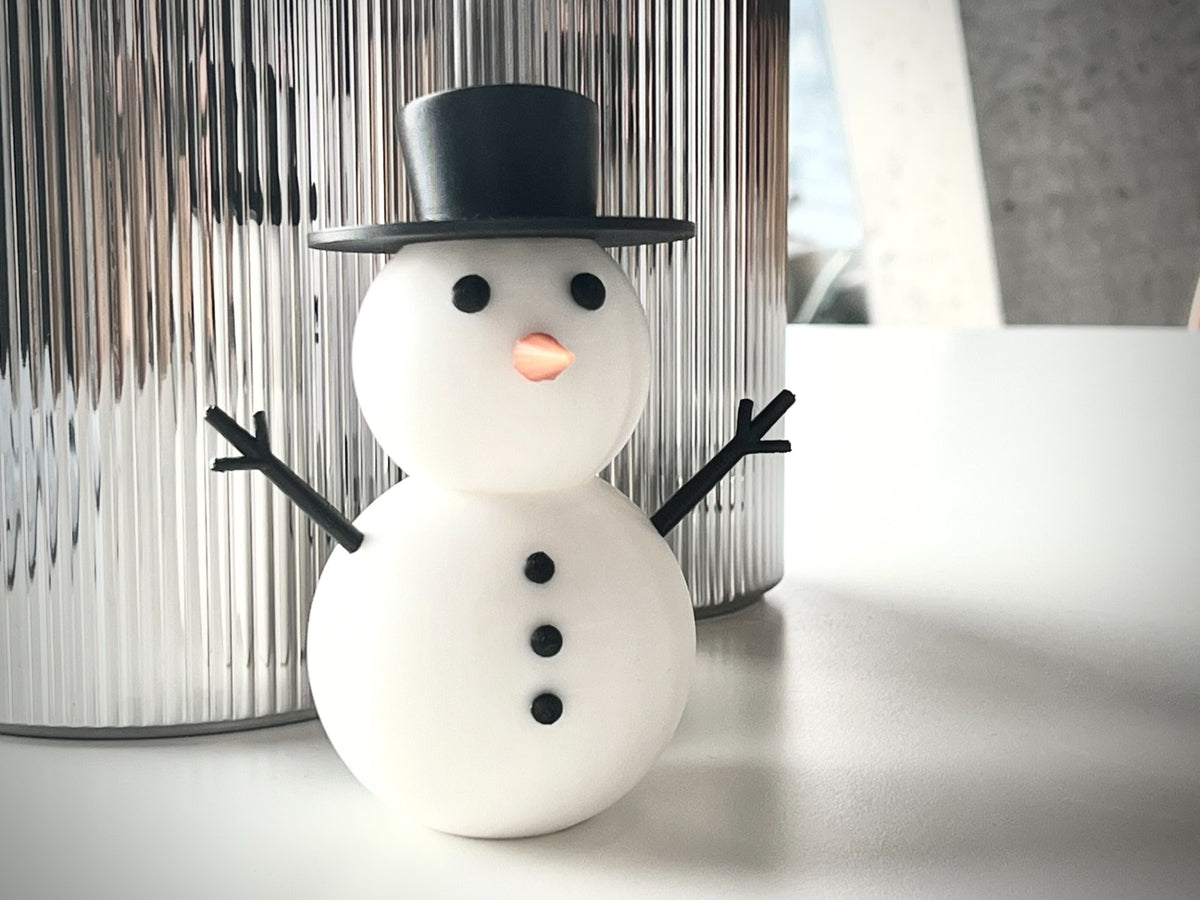 Snögubbsfigur i flera färger – juldekoration