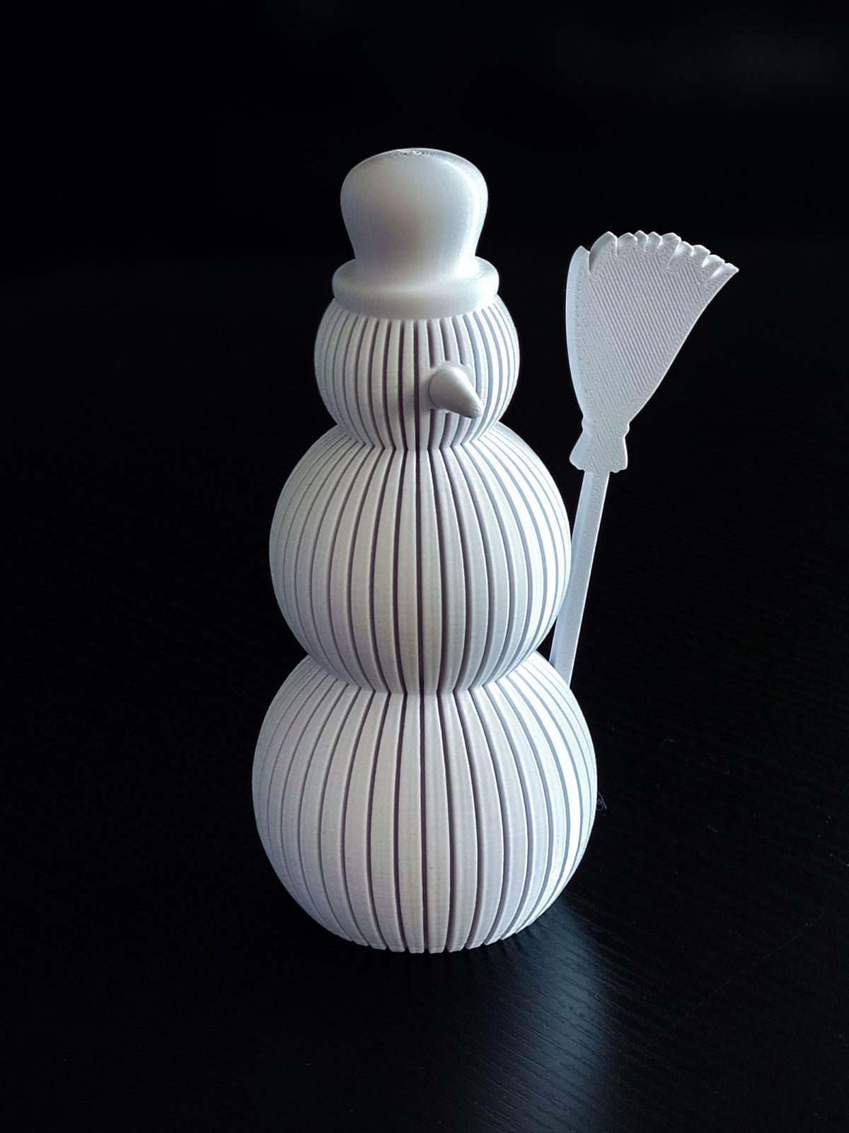 Snögubbsfigur i räfflad design