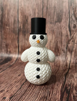 Söt stickad snögubbe med hatt