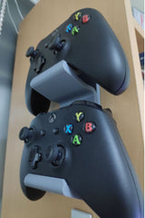 Dubbelt väggfäste för Xbox One-handkontroller – prydlig gamingmiljö