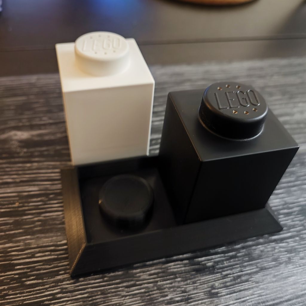 Hållare för LEGO salt- och pepparströare