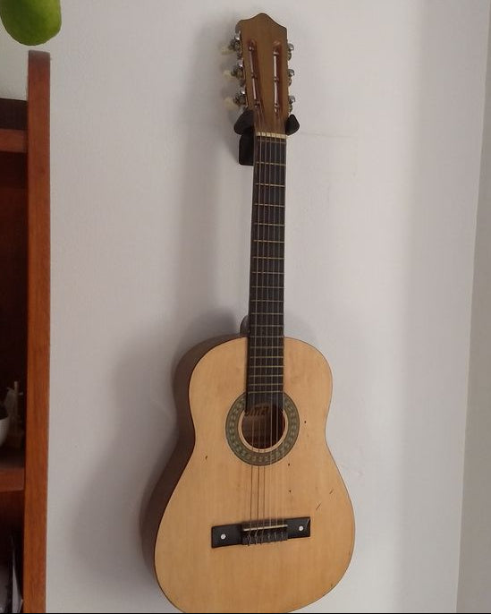 Väggkrok för western-, el- och 3/4 akustisk gitarr