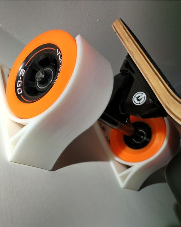 Väggfäste för longboard och skateboard med 90 mm hjul