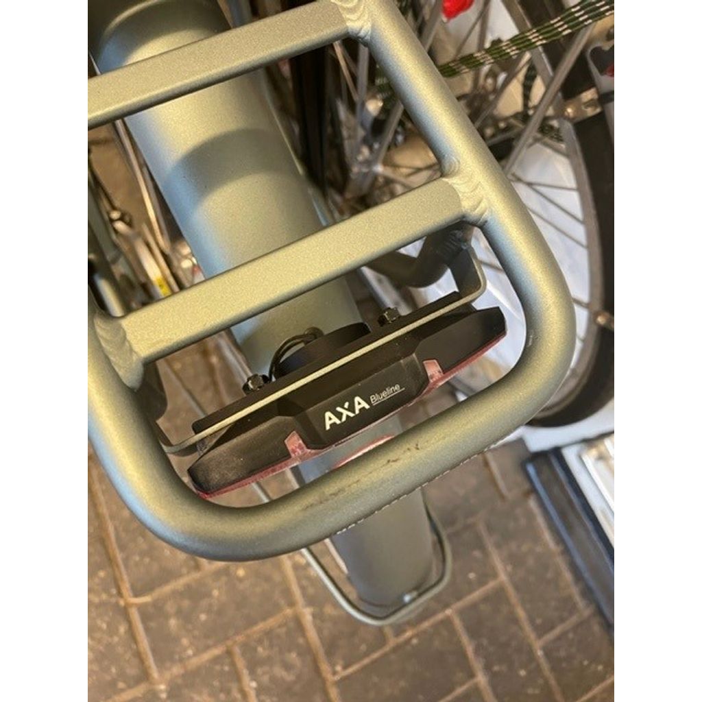 AirTag-hållare i cykelns baklampa