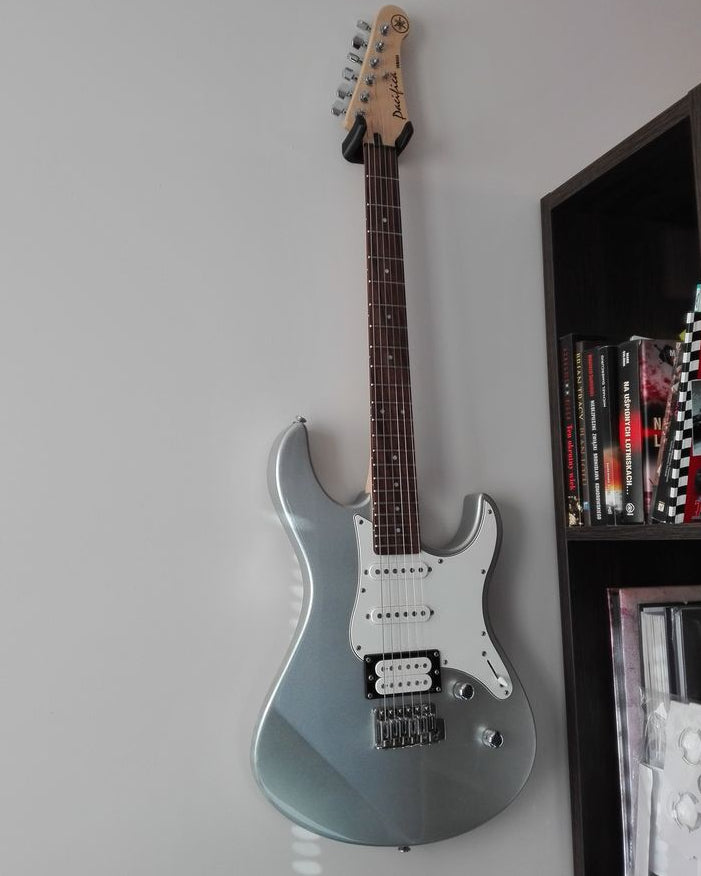Gitarrhängare för Yamaha Pacifica 112 elgitarr
