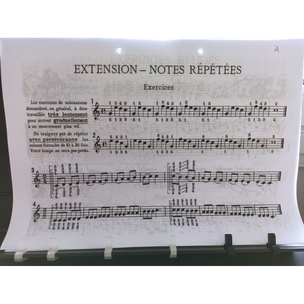 Nothållare för piano, clips som snäpps fast på stället