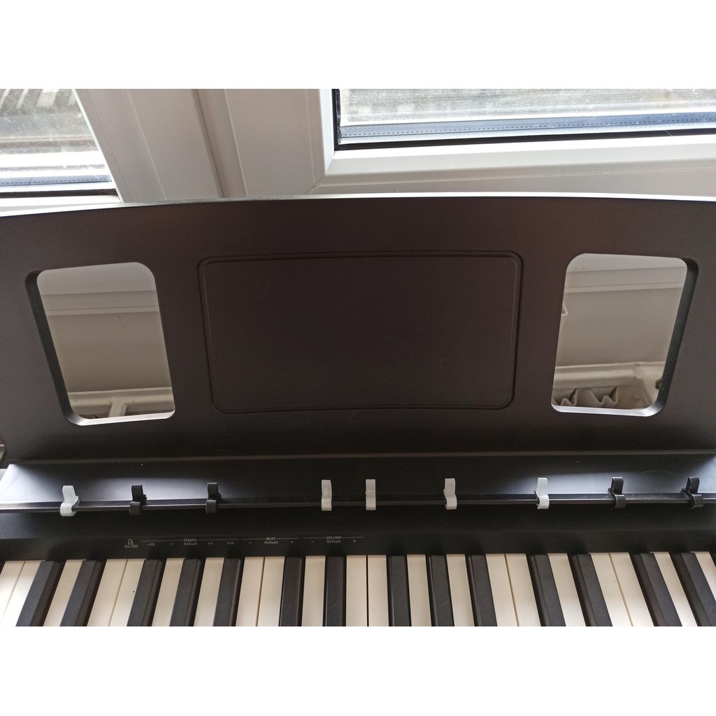 Nothållare för piano, clips som snäpps fast på stället