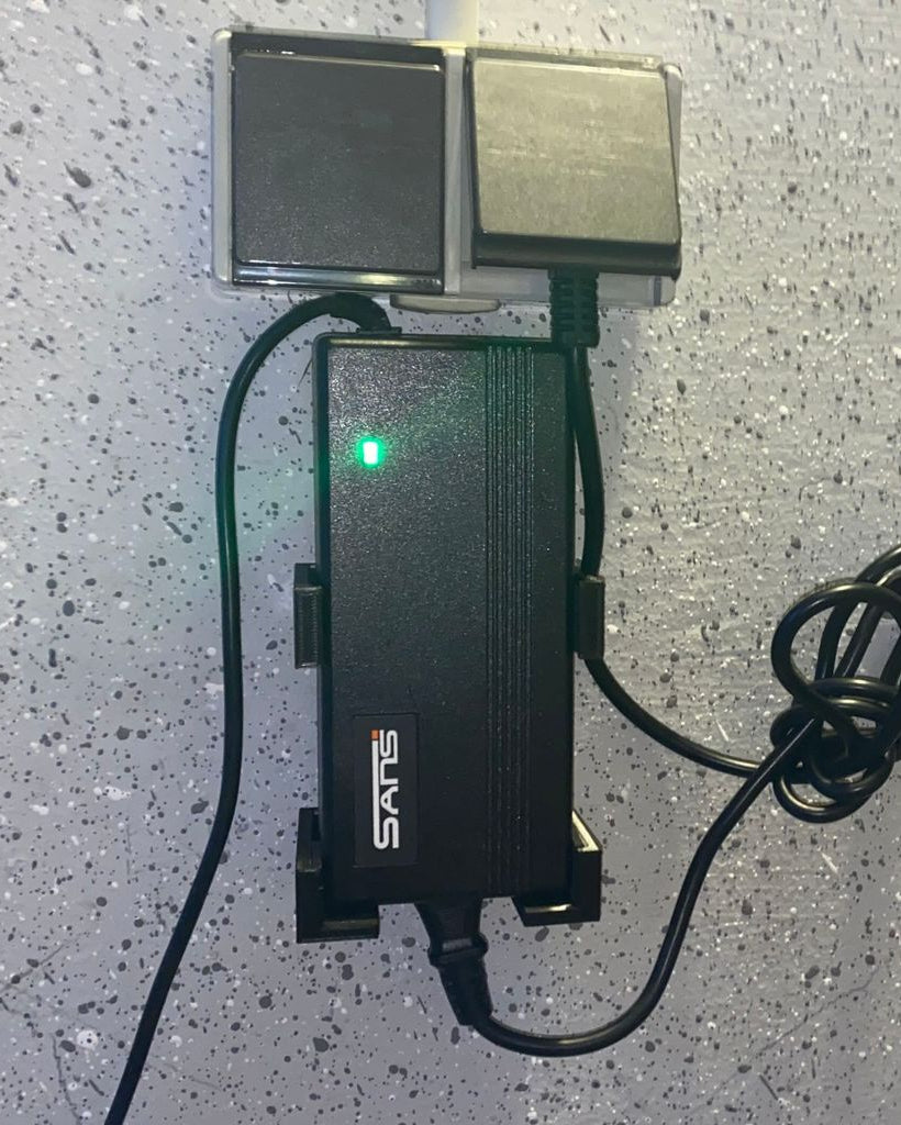 Väggfäste för NCM batteriladdare för elcykel DC483DE 48V 3A