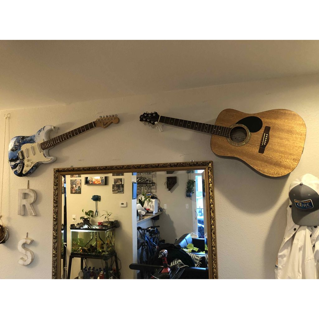 Väggfäste för akustisk gitarr