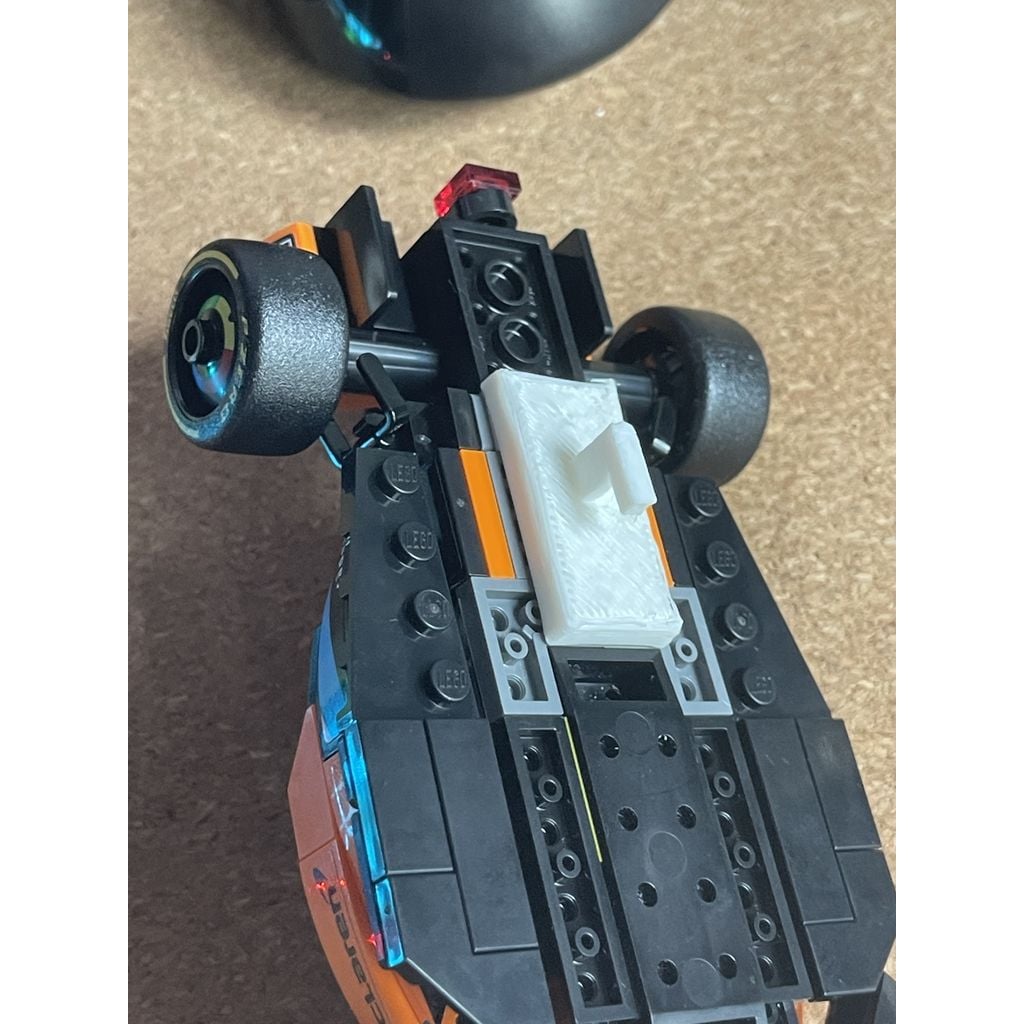Väggfäste för LEGO McLaren F1 76919 till IKEA Skådis