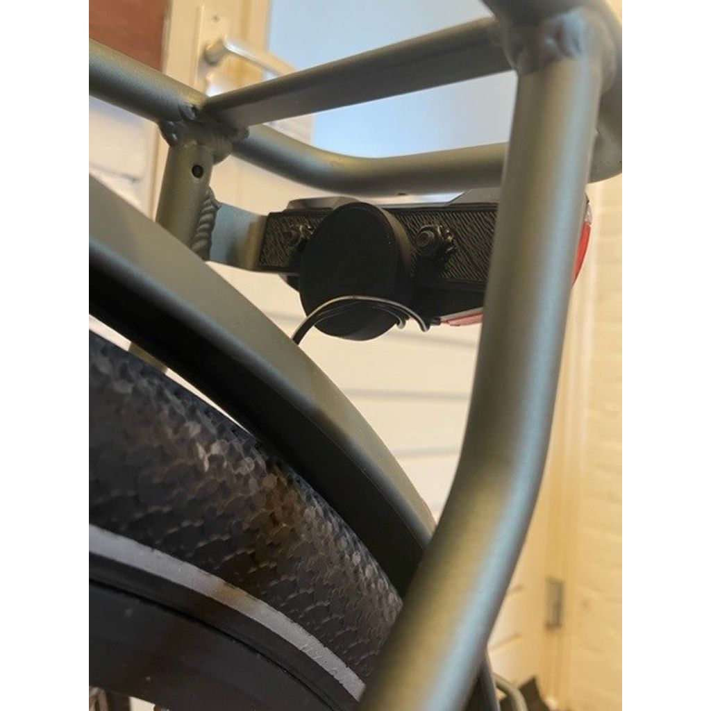 AirTag-hållare i cykelns baklampa