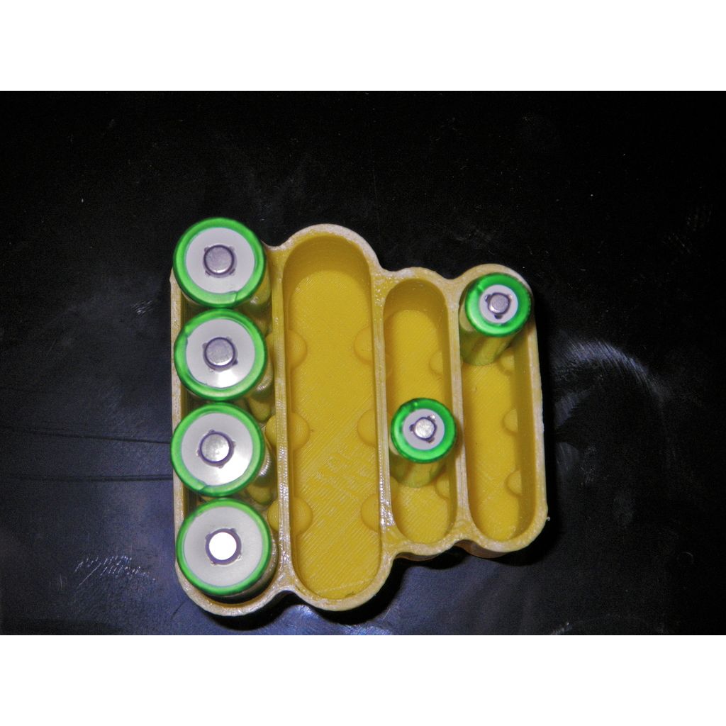 Batterihållare för 8 AA- och 8 AAA-batterier