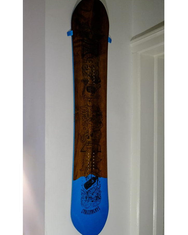 Vertikalt väggfäste för snowboard v1.1