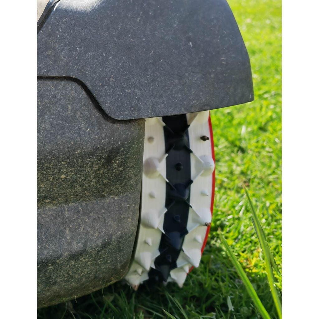 Husqvarna Automower 430X hjul med dubbar – bättre grepp