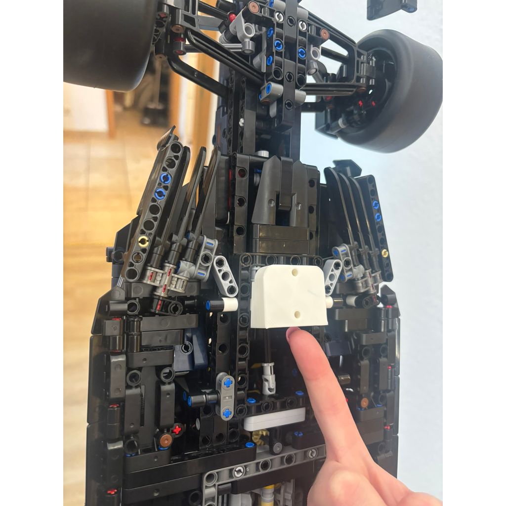 Väggfäste för LEGO 42206 F1 Red Bull med nosen uppåt