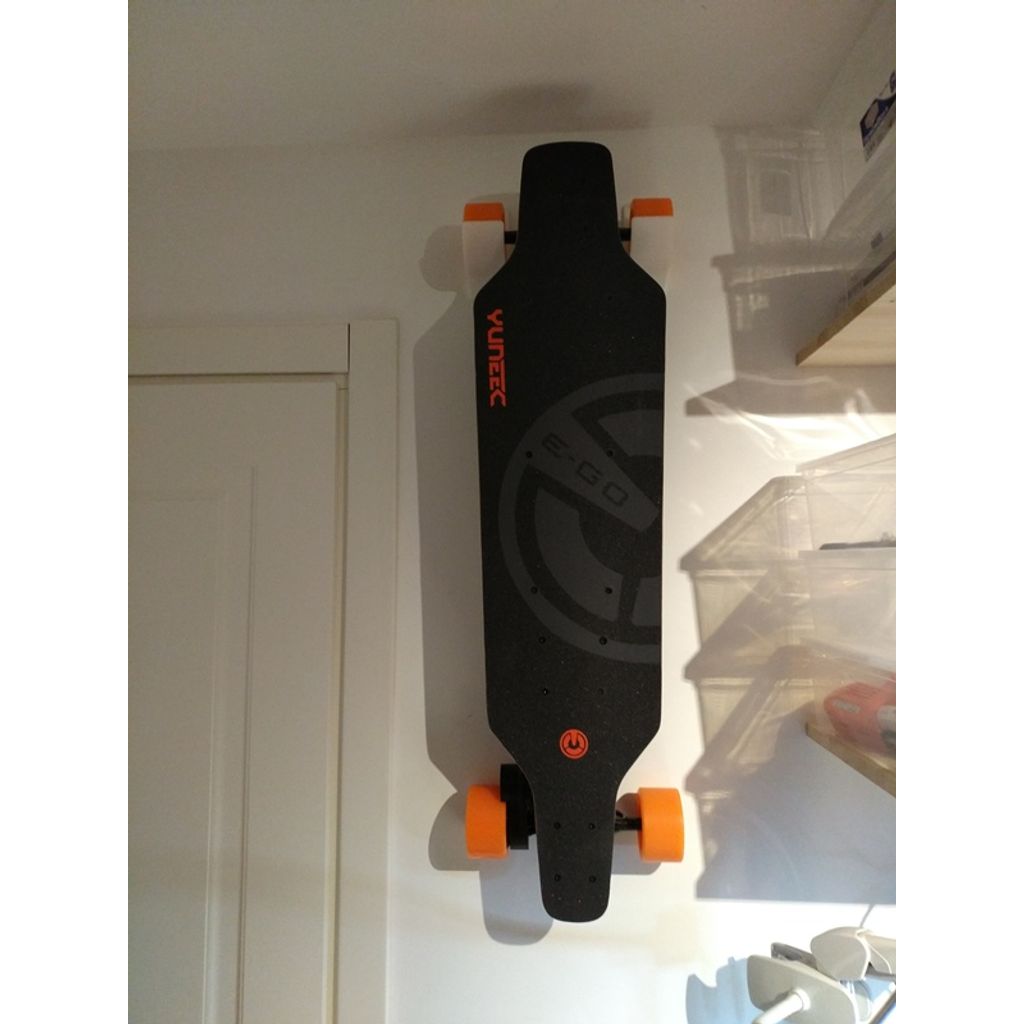 Väggfäste för longboard och skateboard med 90 mm hjul