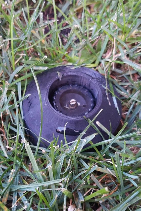 Gardena S80 skyddskåpa för spridare mot robotgräsklippare