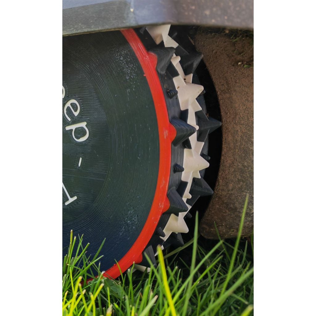 Husqvarna Automower 430X hjul med dubbar – bättre grepp