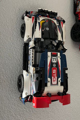 Väggfäste för LEGO 42109 – visa upp din rallybil