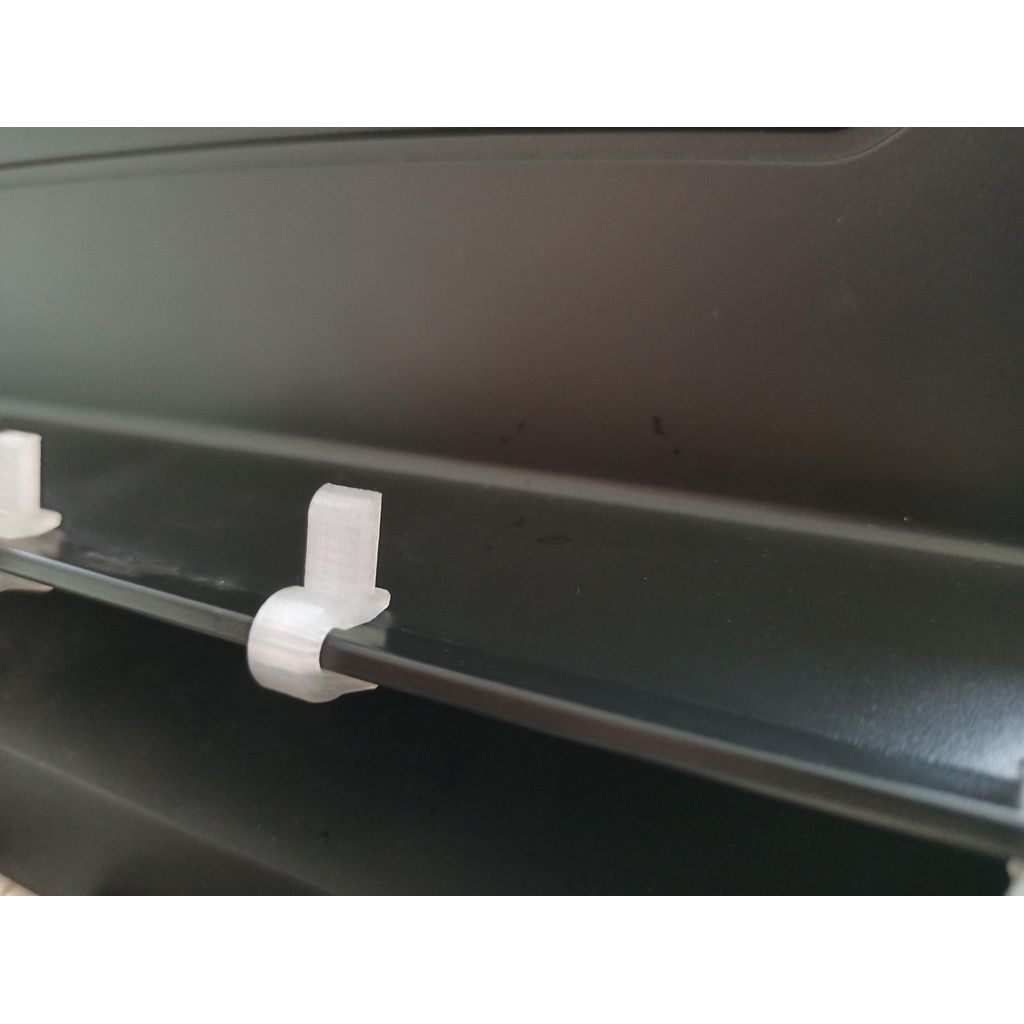 Nothållare för piano, clips som snäpps fast på stället