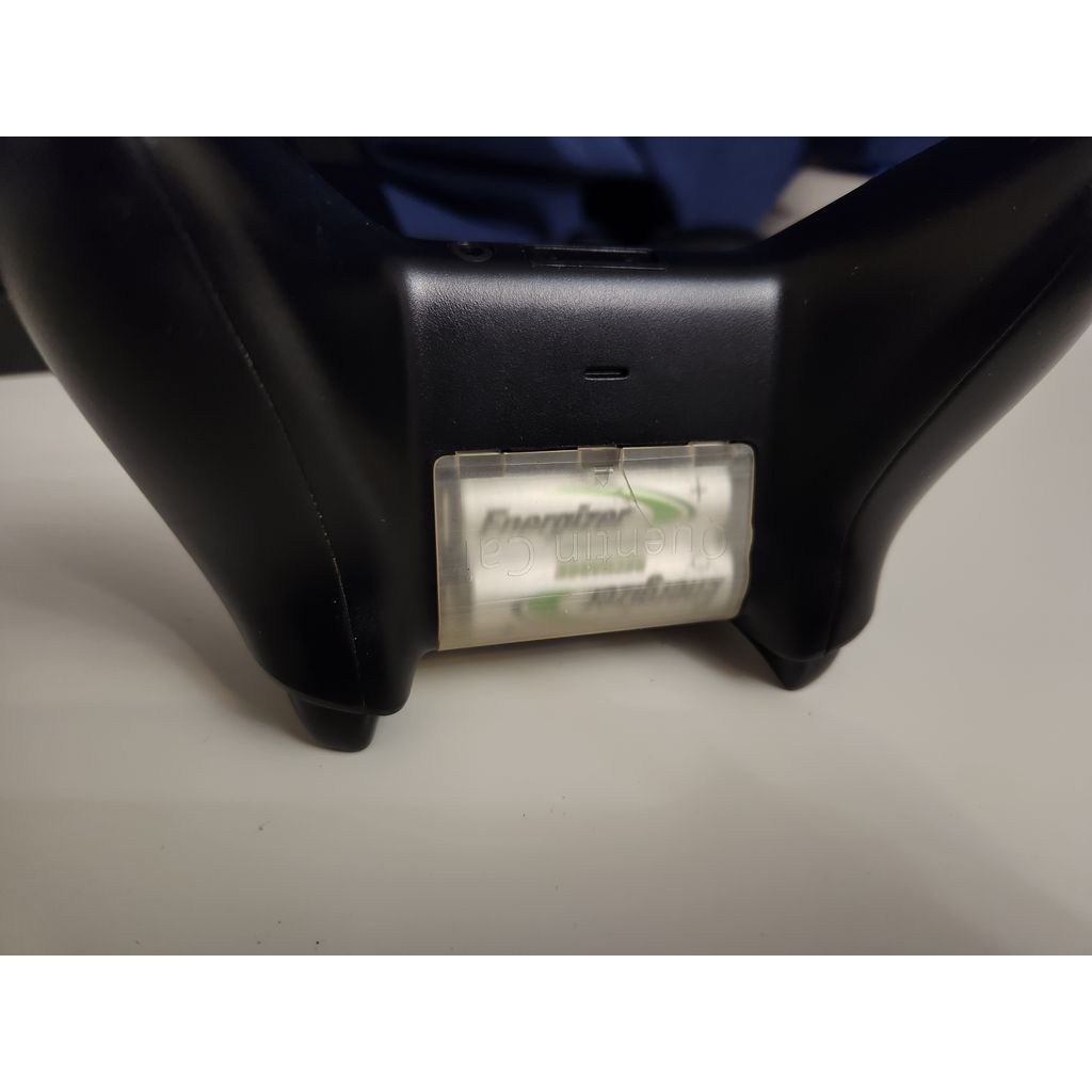Batterilucka till Xbox med logga och utmatningssymbol