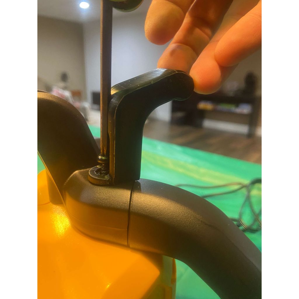 Sladdupprullning för DeWalt DCR028-radio – monteras bakom handtaget