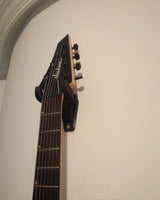 Väggfäste för 7-strängad gitarr med Gojira-logga